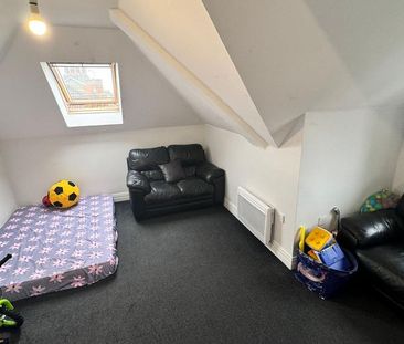 2 bedroom flat to rent - Photo 4
