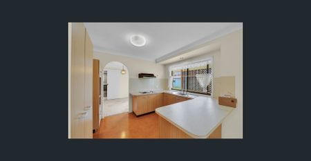 Spacious Family Living in Quiet Cleveland Cul-de-Sac - Photo 3