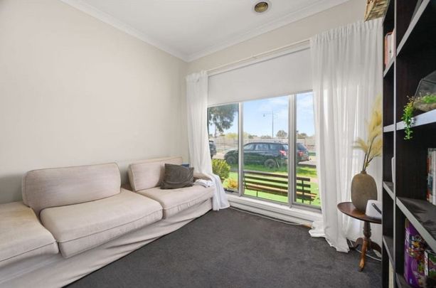 Spacious Family Living with Style, Comfort & Convenience - Photo 1