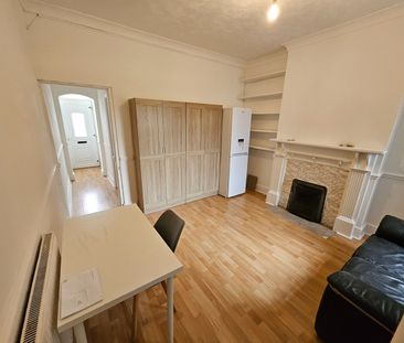 Room in a Shared House, Linden Road, B66 - Photo 1
