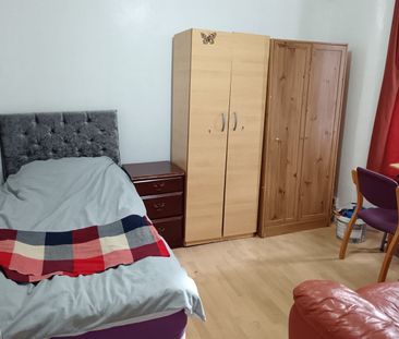 Room in a Shared House, Ramsay Road, E7 - Photo 4