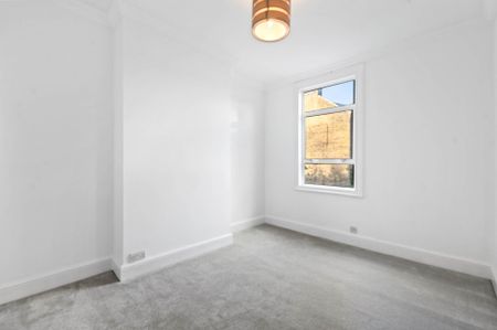 Price £923 pw - Available 15/12/2025 - Unfurnished - Photo 5