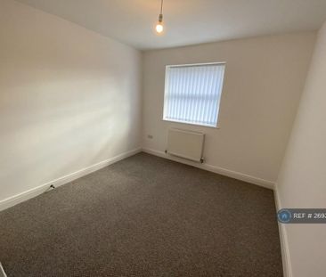 2 bedroom flat to rent - Photo 2