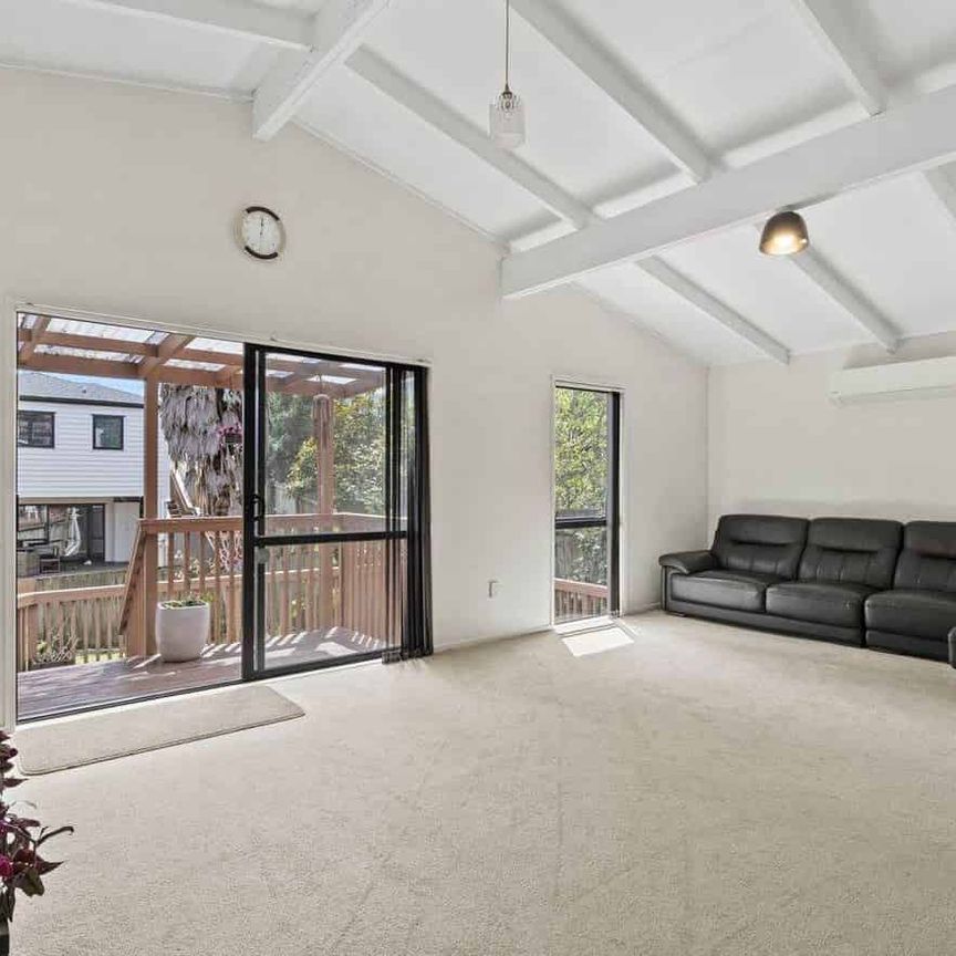 Family Home In New Lynn - Photo 1