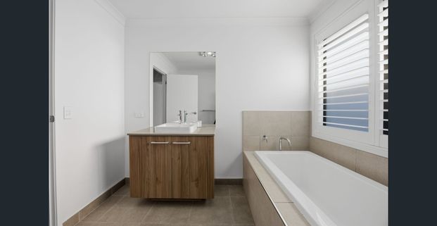 Near new in Shorewell. - Photo 1