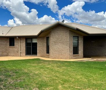 Modern duplex in South Dubbo - Photo 2