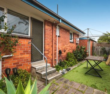 Quiet Block | Bayside Location | Walking Distance - Photo 3