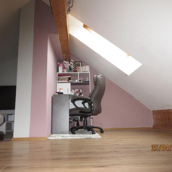 Makartstraße 8,3: Single/Paar: Schöne DG-Wohnung, 2 Zimmer, 42.06m2 WNFL und ausgebautem Spitzboden mit 35,44m2,3.Stock, Parkplätze! - Photo 1