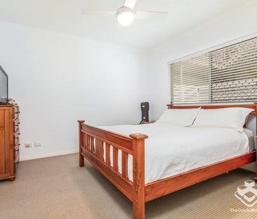 Stylish Two-Bedroom Apartment in Prime Bowen Hills Location - Photo 3