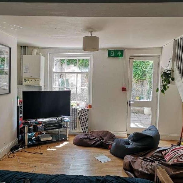 North Gardens, Brighton, BN1 - Photo 1