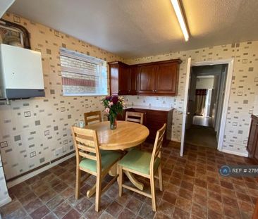 3 bedroom end of terrace house to rent - Photo 4