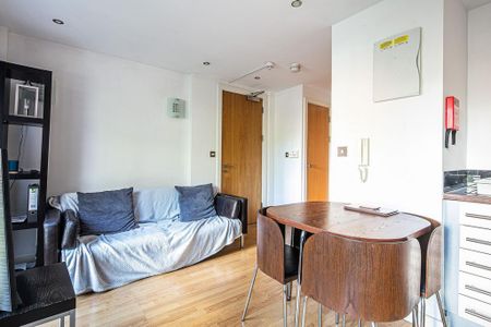 1 bedroom flat to rent - Photo 2