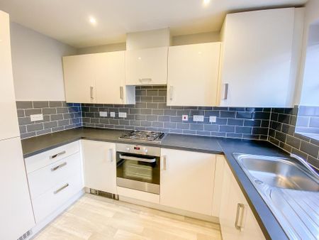 2 bedroom semi-detached house to rent - Photo 2