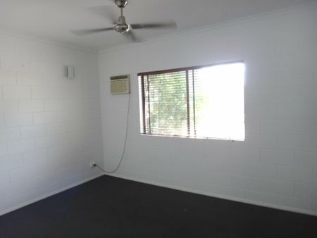 LOCATION LOCATION!!! - Photo 2