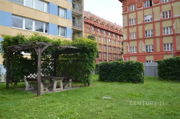 Luxusní funglovka po komplet rekonstrukci 1+kk v Holešovicích - Photo 1