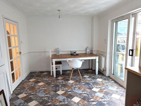 3 bedroom semi-detached house to rent - Photo 2