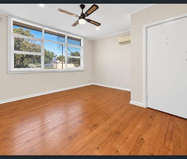 Hi, I’m Your Easy-Care Smithfield Plains Home - Photo 1