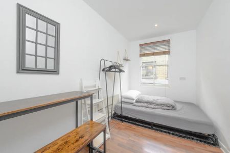 3 bedroom flat in Camden - Photo 3