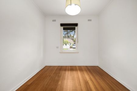 118 Dunstan Parade, Port Melbourne VIC 3207 - House For Rent | Domain - Photo 2