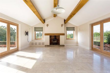 4 bedroom detached house to rent - Photo 2