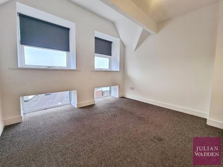 4 bedroom terraced house to rent - Photo 3