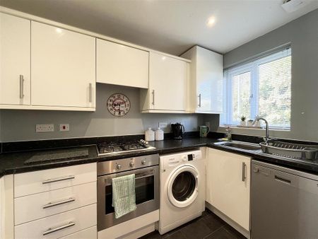 2 bedroom end of terrace house to rent - Photo 4
