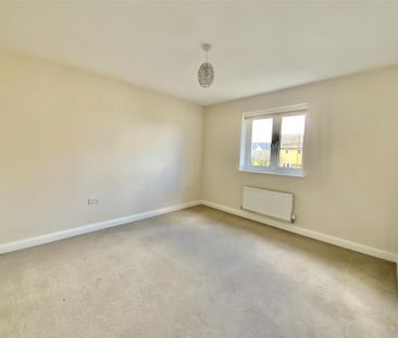 4 bedroom detached house to rent - Photo 3