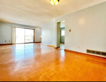 For Lease - 3 Prairie Dunes Place Unit# UPPER & LOWER, Vaughan, Ontario - Photo 2