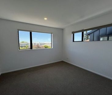 Modern 2-Bedroom Unit in Central Waltham - Photo 5