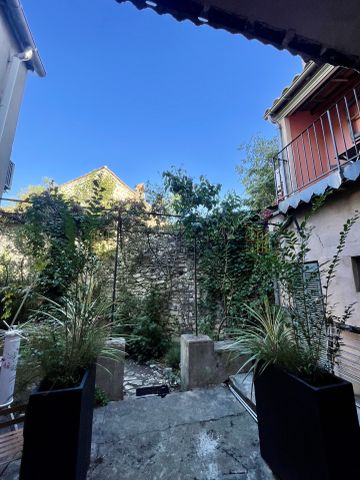 NIMES P2 MEUBLE AVEC TERRASSE AU CALME ABSOLU - Photo 5