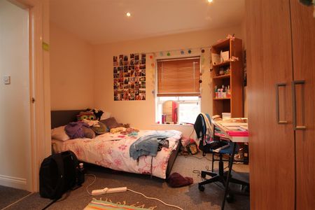 St Georges Mews, Jesmond - Photo 3