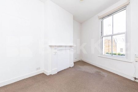 Located off the high street a 1 bedroom property close to Arsenal Station - Photo 4