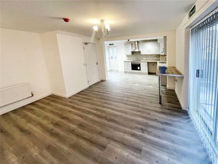 1 bedroom in a house share to rent - Photo 2