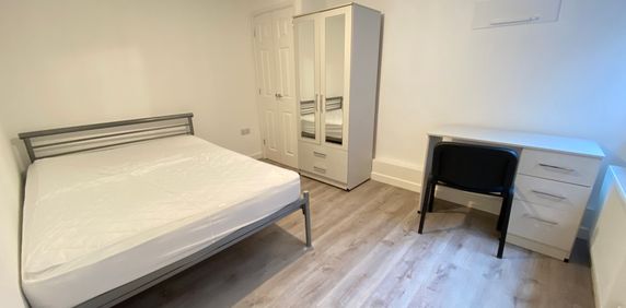 1 Bed Student Accommodation - Photo 2
