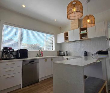 64 Athlone Crescent North, Avalon - Photo 4