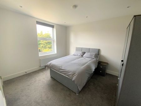 Room in a Shared House, Ardfillan Road, SE6 - Photo 3