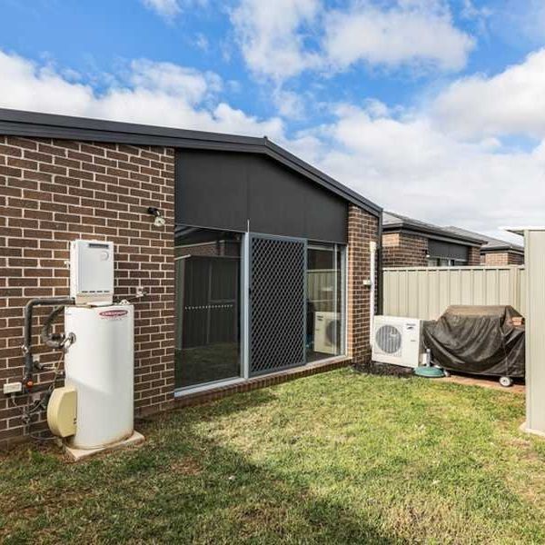 29 Parkleigh Drive, Kurunjang, VIC 3337 - Photo 1