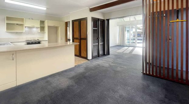 Sunny 4 bedroom 2 bathroom + Study near Milford Beach & Park - Photo 1