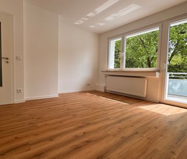 *** Attraktiver Lebensraum in ruhiger Wohnlage! Sanierte 2-Zi.-Whg.... - Photo 1