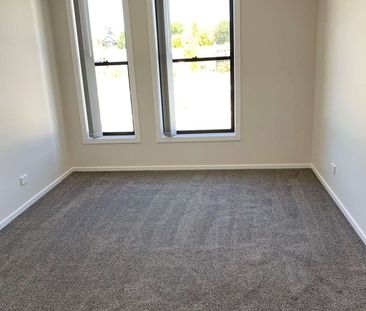 Quiet Location 4 Bedroom Duplex - Photo 2