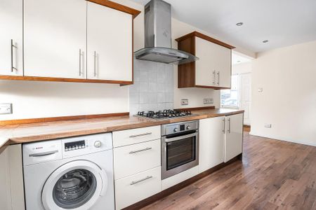 3 bedroom semi-detached house to rent - Photo 5