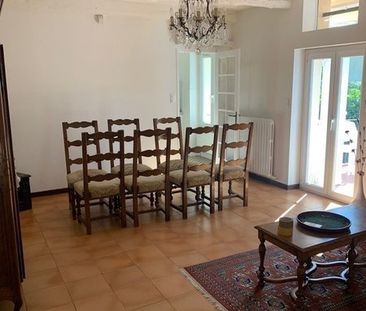 Villa - Photo 2