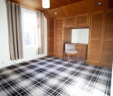 2 bedroom end of terrace house to rent - Photo 3