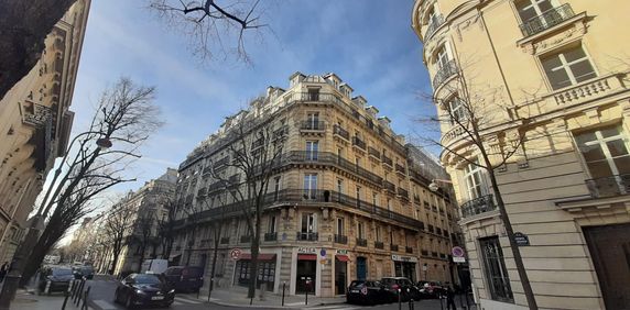 location Appartement F3 DE 84.8m² À PARIS - Photo 2