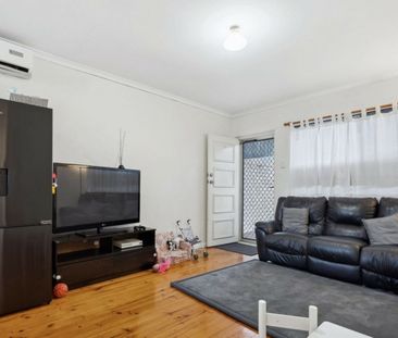 Low maintenance living! - Photo 2