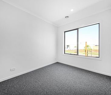 Fabulous 3Br Home in Tarneit! - Photo 2