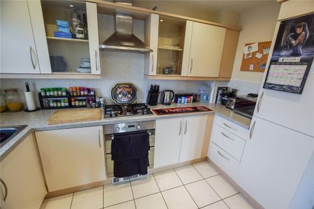 2 bedroom flat to rent - Photo 3