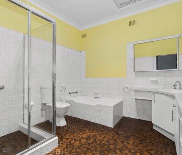 “Spacious Family Home in a Prime Location!” - Photo 6