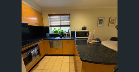 Low Maintenance Town House - Photo 4