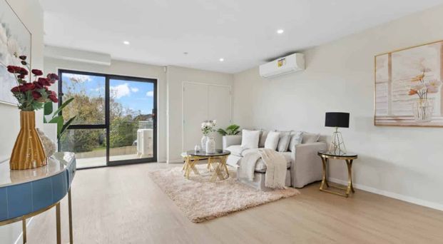 Mangere, 4 bedrooms - Photo 1